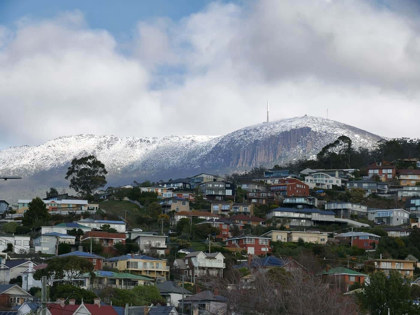 Houses in West Hobart with kunanyi/Mount Wellington behind